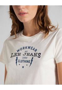 Lee - LEE JEANS LOGO TEE DAMSKI T-SHIRT KOSZULKA NADRUK OFF WHITE L42FEHMK. Materiał: jeans. Wzór: nadruk #6