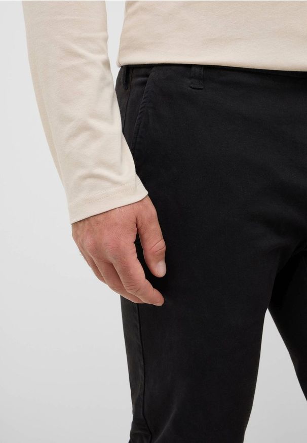 Męskie Spodnie Jeansowe Mustang Style Daytona Chino Black Beauty 1016824 4185. Materiał: jeans
