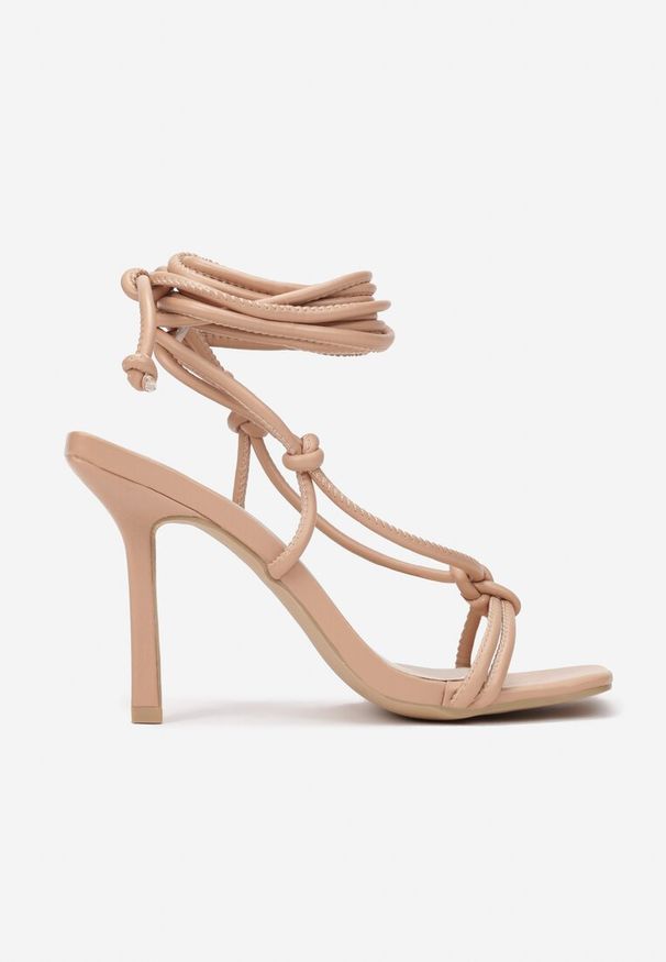 Born2be - Beżowe Sandały Lamithise. Nosek buta: okrągły. Kolor: beżowy. Wzór: kwiaty. Obcas: na obcasie. Styl: elegancki. Wysokość obcasa: wysoki