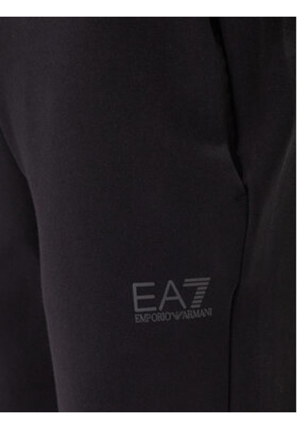 EA7 Emporio Armani Dres 7M001601 AF20845 UC001 Czarny Regular Fit. Kolor: czarny. Materiał: syntetyk