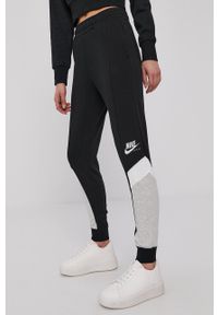 Nike Sportswear Spodnie damskie kolor czarny. Kolor: czarny. Materiał: dzianina #1
