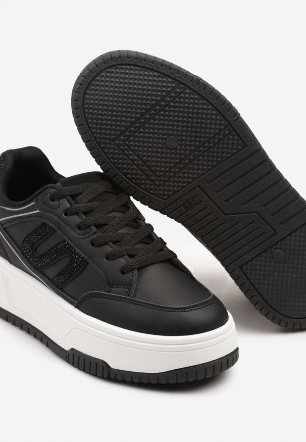 Born2be - Czarne Sneakersy na Grubej Podeszwie z Geometrycznym Wzorem Korsemi. Okazja: na co dzień. Kolor: czarny. Materiał: jeans, skóra. Wzór: geometria