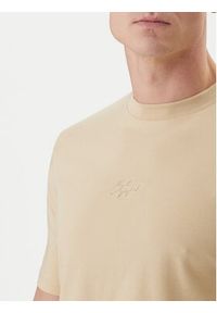 Karl Lagerfeld - KARL LAGERFELD T-Shirt 755047 562235 Beżowy Regular Fit. Typ kołnierza: dekolt w karo. Kolor: beżowy. Materiał: bawełna #3