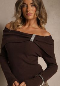 Renee - Brązowy Sweter z Wiskozą i Ozdobą z Cyrkonii Mirrise. Okazja: na co dzień. Kolor: brązowy. Materiał: wiskoza. Wzór: aplikacja. Styl: elegancki, casual, klasyczny #3