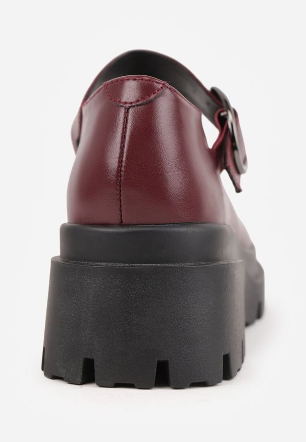 Renee - Bordowe Półbuty na Platformie w Stylu Mary Jane Ozdobione Metaliczną Sprzączką Zinida. Okazja: do pracy. Zapięcie: sprzączka. Kolor: czerwony. Wzór: aplikacja. Obcas: na platformie. Styl: klasyczny, vintage. Wysokość obcasa: średni