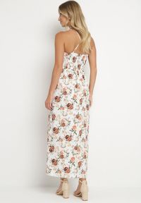 Born2be - Beżowa Sukienka z Wiskozą o Rozkloszowanym Kroju w Kwiaty Nalorene. Okazja: na co dzień. Typ kołnierza: dekolt kwadratowy. Kolor: beżowy. Materiał: wiskoza. Długość rękawa: na ramiączkach. Wzór: kwiaty. Typ sukienki: rozkloszowane. Styl: casual, elegancki #4