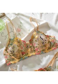 Intica - Komplet bielizny z biustonoszem i stringami na romantyczne wieczory Klarika. Kolor: wielokolorowy. Materiał: materiał, skóra. Wzór: aplikacja #7