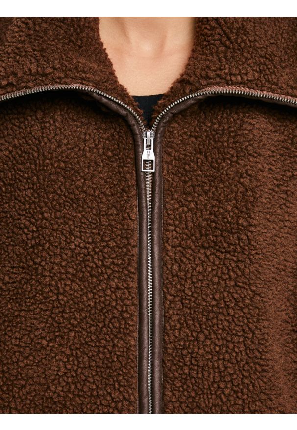 Big-Star - Bluza damska z imitacji baranka brązowa Anabela 804. Okazja: na co dzień. Kolekcja: plus size. Kolor: brązowy. Materiał: materiał, dzianina, jeans. Wzór: aplikacja. Styl: elegancki, casual