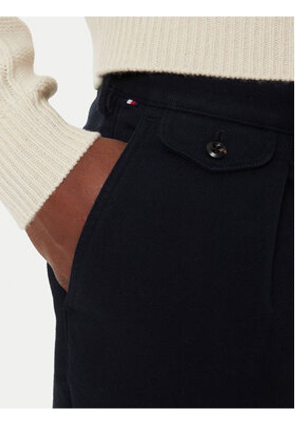 TOMMY HILFIGER - Tommy Hilfiger Chinosy Harlem MW0MW40340 Granatowy Tapered Fit. Kolor: niebieski. Materiał: syntetyk