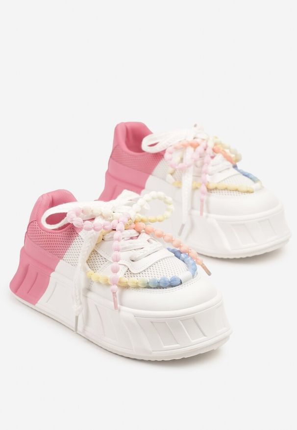 Renee - Różowo-Białe Sneakersy na Platformie Ozdobione Koralikami Isivisa. Okazja: na co dzień. Kolor: różowy. Wzór: aplikacja. Obcas: na platformie