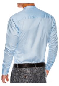 Ombre Clothing - Koszula męska elegancka z długim rękawem K586 - błękitna - S. Typ kołnierza: kołnierzyk stójkowy. Kolor: niebieski. Materiał: bawełna, poliester. Długość rękawa: długi rękaw. Długość: długie. Wzór: jednolity. Styl: elegancki #5