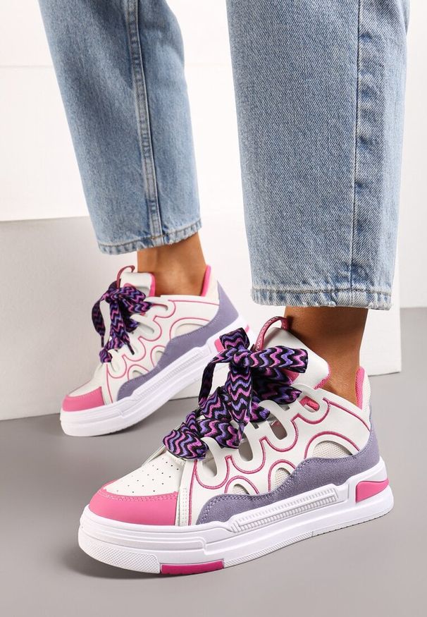 Renee - Biało-Fuksjowe Sneakersy na Platformie z Grubymi Kolorowymi Sznurówkami Adrianu. Okazja: na spacer. Zapięcie: sznurówki. Kolor: biały. Wzór: kolorowy. Sezon: lato. Obcas: na platformie. Sport: turystyka piesza