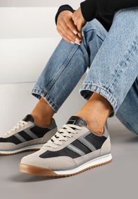 Renee - Czarne Sneakersy Ozdobione Paskami Nairalina. Okazja: na co dzień. Zapięcie: pasek. Kolor: czarny. Materiał: jeans. Wzór: aplikacja #1