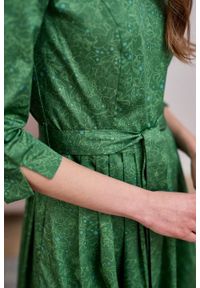 Marie Zélie - Sukienka Elina Idella zielona. Kolor: zielony. Materiał: bawełna, satyna, materiał. Długość rękawa: krótki rękaw. Typ sukienki: rozkloszowane. Styl: klasyczny #2
