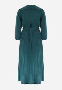 Born2be - Zielona Sukienka Maxi z Gumką w Pasie i Kopertowym Dekolcie Bertrama. Typ kołnierza: dekolt kopertowy. Kolor: zielony. Materiał: materiał. Typ sukienki: kopertowe. Długość: maxi #3