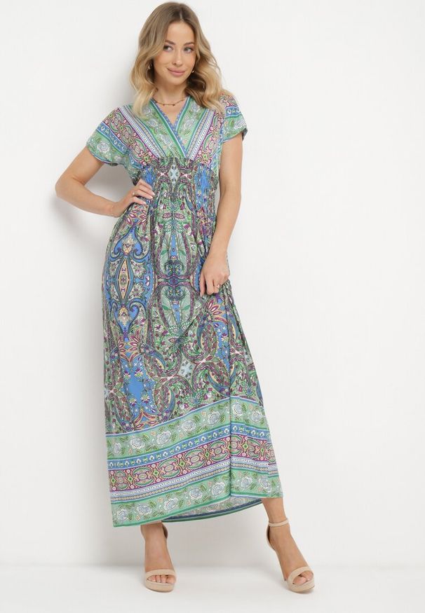 Born2be - Jasnozielona Maxi Sukienka Wiskozowa o Kopertowym Fasonie we Wzór Paisley Aricsa. Okazja: na co dzień. Kolor: zielony. Materiał: wiskoza. Wzór: paisley. Typ sukienki: kopertowe. Styl: casual, klasyczny, wizytowy. Długość: maxi