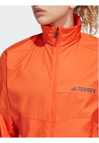 Adidas - adidas Wiatrówka Terrex Multi Windbreaker HZ4237 Pomarańczowy Regular Fit. Kolor: pomarańczowy. Materiał: syntetyk