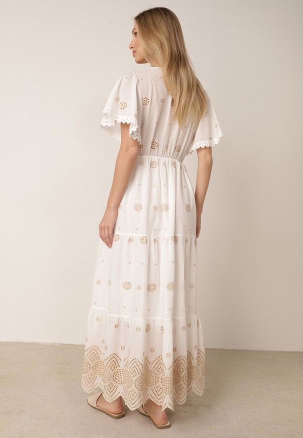 Born2be - Beżowa Bawełniana Sukienka Boho Zdobiona Etno Haftem i Chwostami Metona. Okazja: na spacer, na co dzień. Kolor: beżowy. Materiał: bawełna. Wzór: aplikacja, haft. Typ sukienki: proste. Styl: etno, boho