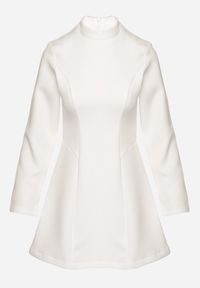 Born2be - Biała Taliowana Sukienka o Rozkloszowanym Dole Virvesa. Okazja: na co dzień. Kolor: biały. Styl: casual, elegancki #7