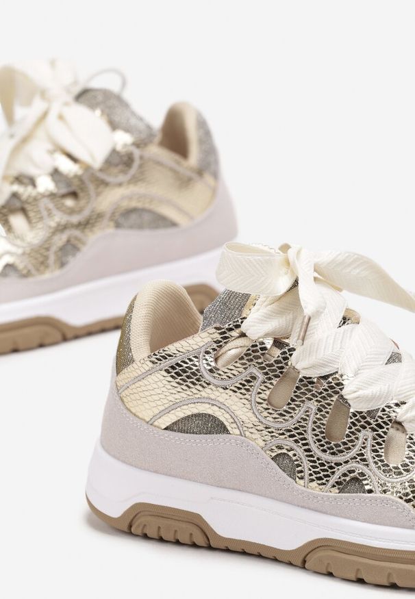 Renee - Złote Sneakersy Ozdobione Brokatem z Oryginalnym Sznurowaniem Patricie. Kolor: złoty. Wzór: aplikacja