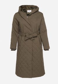 Born2be - Ciemnobeżowa Pikowana Kurtka Przejściowa z Kapturem i Wiązanym Paskiem Vonella. Okazja: na spotkanie biznesowe, na co dzień, do pracy, na spacer. Typ kołnierza: kaptur. Kolekcja: plus size. Kolor: beżowy. Materiał: jeans. Styl: biznesowy, klasyczny, casual, elegancki #7