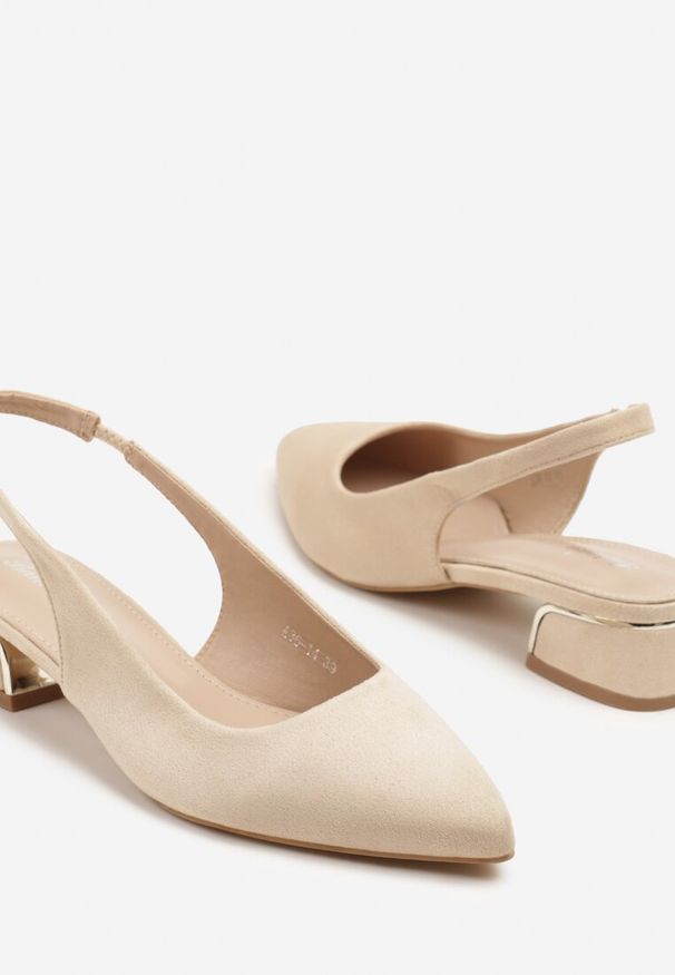 Renee - Beżowe Sandały Typu Slingback z Metaliczną Ozdobą Helmio. Okazja: na co dzień. Zapięcie: sprzączka. Kolor: beżowy. Materiał: jeans. Wzór: aplikacja. Styl: elegancki, casual