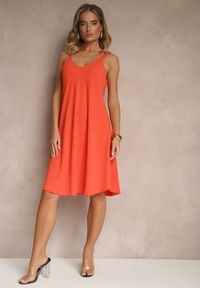 Renee - Czerwona Trapezowa Sukienka z Wiskozy na Ramiączkach z Dekoltem w Serek Folianne. Okazja: na co dzień. Typ kołnierza: dekolt w serek. Kolor: czerwony. Materiał: wiskoza. Długość rękawa: na ramiączkach. Typ sukienki: trapezowe. Styl: casual, elegancki, klasyczny #3