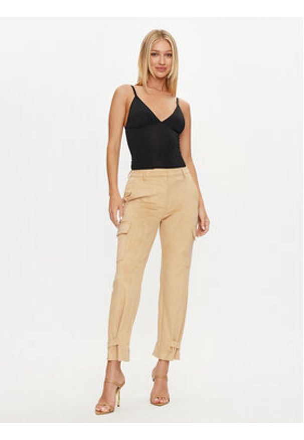 Guess Spodnie materiałowe New Marzia W4YB08 WE0L0 Beżowy Relaxed Fit. Kolor: beżowy. Materiał: syntetyk