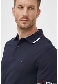 TOMMY HILFIGER - Tommy Hilfiger polo męski kolor granatowy gładki. Typ kołnierza: polo. Kolor: niebieski. Materiał: bawełna. Długość: krótkie. Wzór: gładki #2