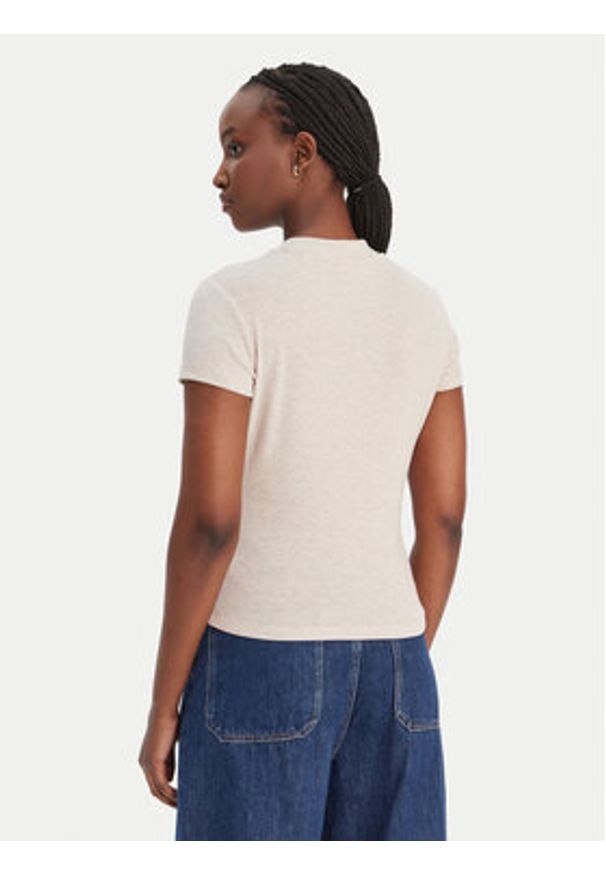 Guess T-Shirt W6RP99 KCNH2 Beżowy Regular Fit. Kolor: beżowy. Materiał: syntetyk