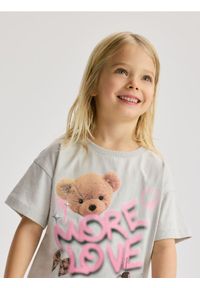 Reserved - Bawełniany t-shirt z nadrukiem - jasnoszary. Kolor: szary. Materiał: bawełna. Wzór: nadruk #1