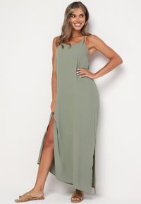 Born2be - Zielona Taliowana Sukienka na Ramiączkach Rivaniell. Okazja: na imprezę, na co dzień. Kolor: zielony. Materiał: jeans. Długość rękawa: na ramiączkach. Typ sukienki: oversize. Styl: casual, elegancki #1