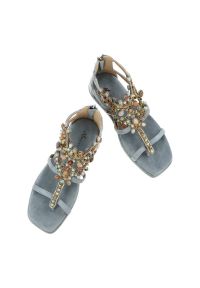 Niebieskie Sandały Alma En Pena Płaskie Buty Na Lato. Okazja: na co dzień. Kolor: niebieski. Materiał: zamsz, skóra. Sezon: lato. Styl: boho, elegancki, casual