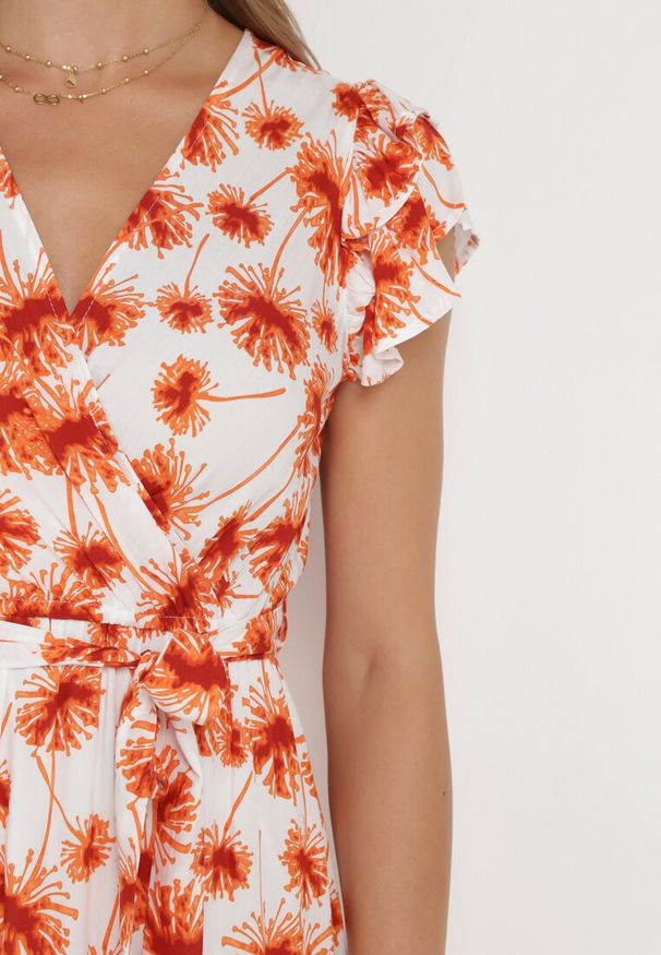 Born2be - Pomarańczowa Wiskozowa Maxi Sukienka z Kopertowym Dekoltem z Gumką w Pasie i Falbankami Ayzley. Typ kołnierza: kołnierz z falbankami. Kolor: pomarańczowy. Materiał: wiskoza. Wzór: aplikacja. Typ sukienki: kopertowe. Długość: maxi