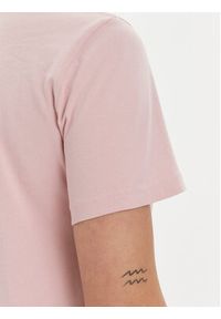 Wrangler T-Shirt 112350309 Różowy Regular Fit. Kolor: różowy. Materiał: bawełna