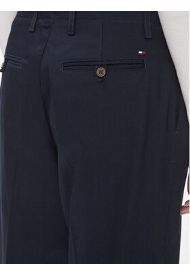 TOMMY HILFIGER - Tommy Hilfiger Chinosy WW0WW40509 Granatowy Relaxed Fit. Kolor: niebieski. Materiał: bawełna