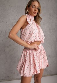 Renee - Różowy Bawełniano-Wiskozowy Komplet Balloon w Groszki Wiązany Top i Szorty Luxina. Kolor: różowy. Materiał: wiskoza, bawełna. Wzór: grochy #1