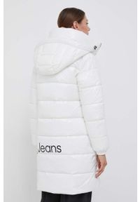 Calvin Klein Jeans kurtka damska kolor biały zimowa. Kolor: biały. Materiał: włókno. Sezon: zima #2