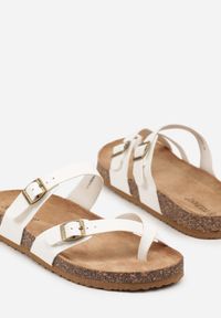 Born2be - Białe Klapki Japonki na Korkowej Podeszwie Zdobione Klamrami Idaliora. Okazja: na plażę. Kolor: biały. Materiał: jeans. Wzór: aplikacja. Sezon: lato #4