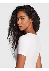 Gina Tricot T-Shirt Basic 17957 Biały Slim Fit. Kolor: biały. Materiał: bawełna