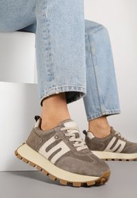 Renee - Ciemnobeżowe Sneakersy ze Skóry Naturalnej Ozdobione Geometrycznym Wzorem Melassea. Okazja: na co dzień. Kolor: beżowy. Materiał: skóra. Wzór: aplikacja, geometria #6