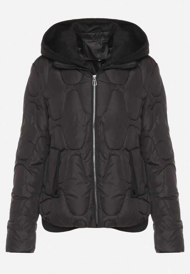 Born2be - Czarna Pikowana Kurtka z Materiałowym Kapturem i Kieszeniami Ravalynne. Okazja: na co dzień, na spacer. Kolor: czarny. Materiał: materiał. Styl: elegancki, casual, klasyczny, sportowy