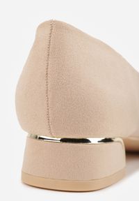 Born2be - Beżowe Czółenka Vices ze Skórzaną Wkładką i Metaliczną Wstawką Ediniela. Kolor: beżowy. Materiał: skóra. Obcas: na obcasie. Styl: elegancki. Wysokość obcasa: średni #7