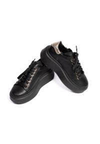Inna - Sneakersy na platformie ze złotą cholewką skórzane czarne Sempre 23-397-37. Kolor: wielokolorowy, czarny, złoty. Materiał: skóra. Szerokość cholewki: normalna. Wzór: grochy. Obcas: na platformie #5
