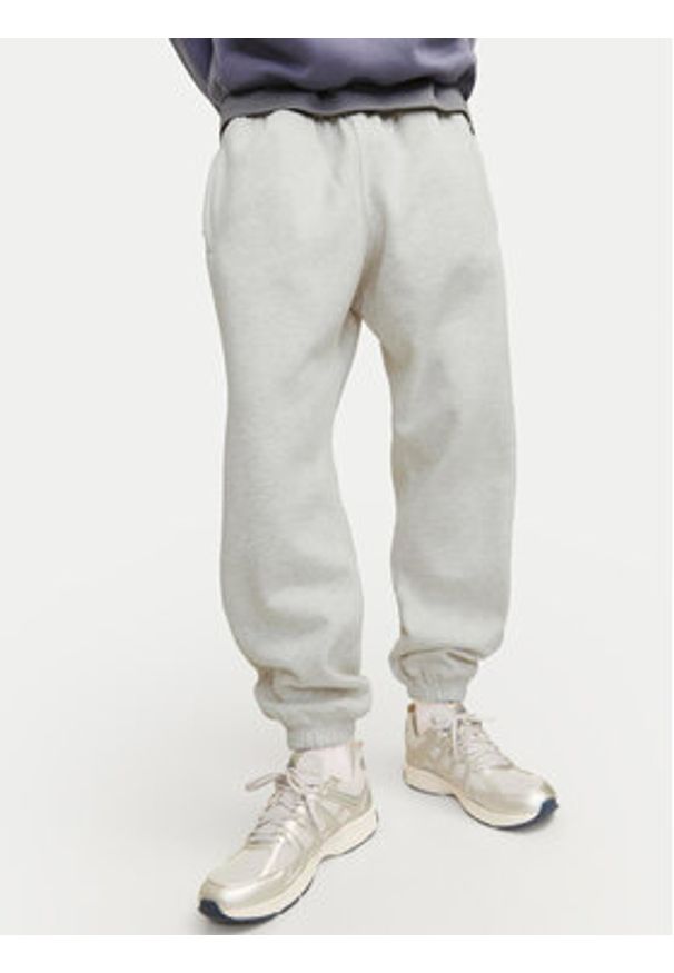 Jack & Jones Spodnie dresowe Bill Urban Edge 12263026 Szary Relaxed Fit. Kolor: szary. Materiał: syntetyk