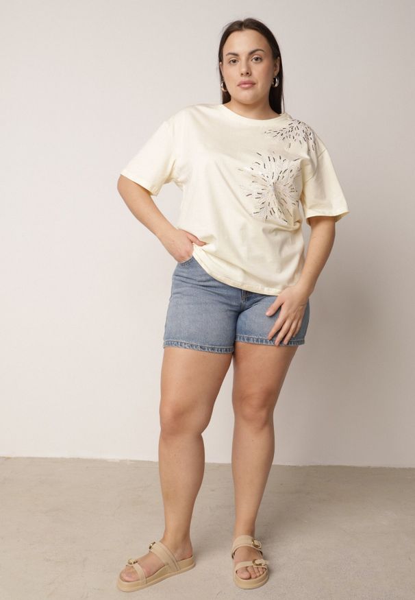 Born2be - Jasnobeżowy T-shirt Bawełniany z Ozdobnymi Cekinami Greyfeather. Okazja: do pracy, na co dzień, na spotkanie biznesowe. Kolekcja: plus size. Kolor: beżowy. Materiał: bawełna. Długość: długie. Wzór: gładki. Styl: elegancki, biznesowy, casual