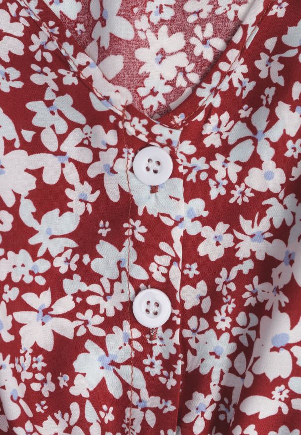 Born2be - Czerwona Bawełniana Sukienka w Kwiatki z Gumką w Talii i Guzikami Ronalika. Okazja: na co dzień. Typ kołnierza: dekolt w serek. Kolor: czerwony. Materiał: bawełna. Wzór: kwiaty. Typ sukienki: rozkloszowane. Styl: casual, elegancki, klasyczny