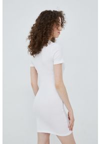 Brave Soul sukienka kolor biały mini dopasowana. Kolor: biały. Materiał: dzianina. Długość rękawa: krótki rękaw. Typ sukienki: dopasowane. Długość: mini
