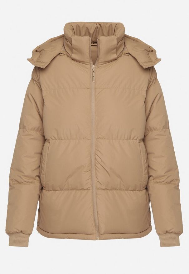 Born2be - Ciemnobeżowa Pudełkowa Kurtka Pikowana z Kapturem Anena. Okazja: na co dzień. Typ kołnierza: kaptur. Kolor: beżowy. Materiał: jeans. Styl: casual, klasyczny, elegancki