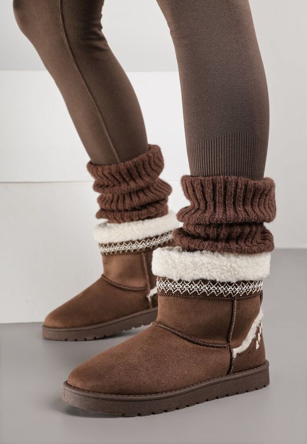 Renee - Ciemnobrązowe Śniegowce o Wsuwanym Fasonie z Haftem i Futrem przy Cholewce Mevinadia. Okazja: na co dzień. Kolor: brązowy. Materiał: futro. Szerokość cholewki: normalna. Wzór: haft. Styl: casual